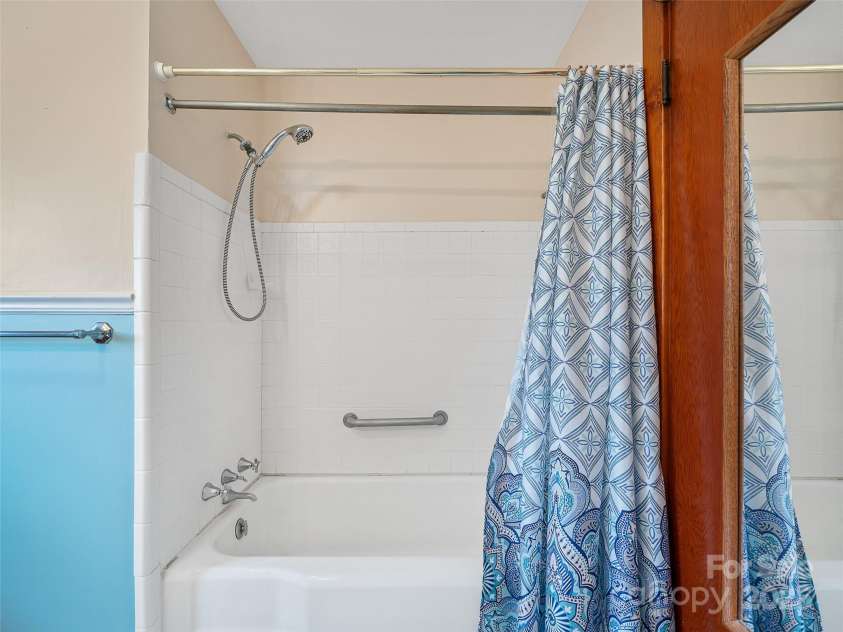 12 Robertson Street, Burnsville, NC 28714.  MLS# CAR4281124, YatesRealty ID 6005. 