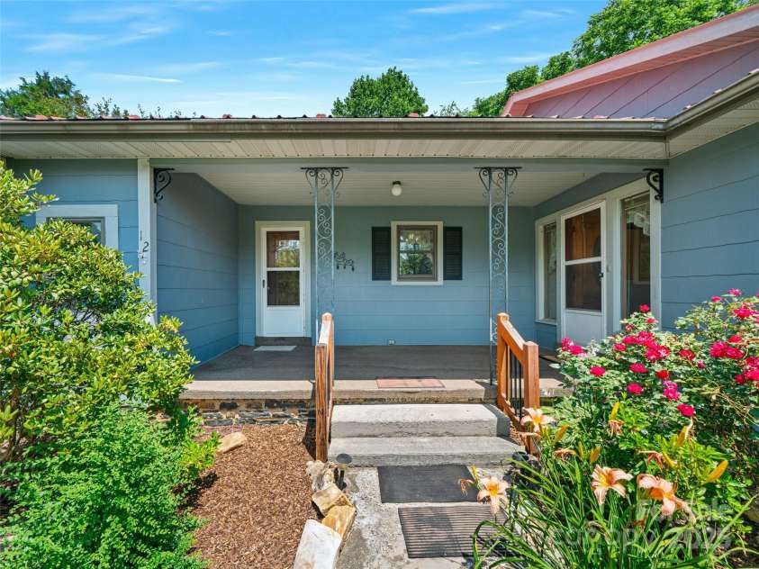 12 Robertson Street, Burnsville, NC 28714.  MLS# CAR4281124, YatesRealty ID 6005. 