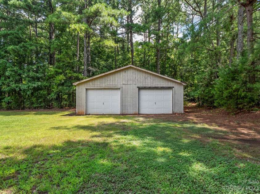 13101 Phillips Road, Matthews, NC 28105.  MLS# CAR4054524, YatesRealty ID 6006. 