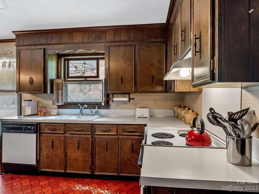 13101 Phillips Road, Matthews, NC 28105.  MLS# CAR4054524, YatesRealty ID 6006. 