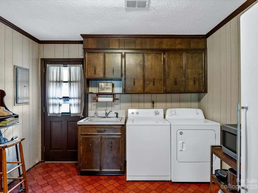 13101 Phillips Road, Matthews, NC 28105.  MLS# CAR4054524, YatesRealty ID 6006. 