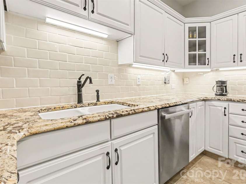 8327 Olde Troon Drive, Charlotte, NC 28277.  MLS# CAR4345406, YatesRealty ID 6006. Fully updated kitchen with under counter lighting 
