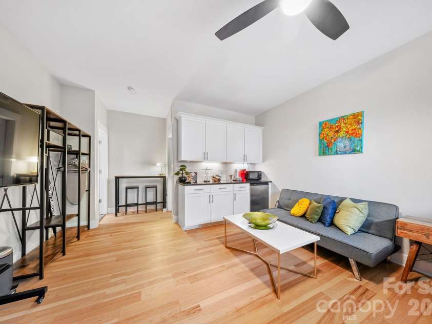 1115 Greenleaf Avenue, Charlotte, NC 28202.  MLS# CAR4248840, YatesRealty ID 6007. Main Floor Studio/Suite
