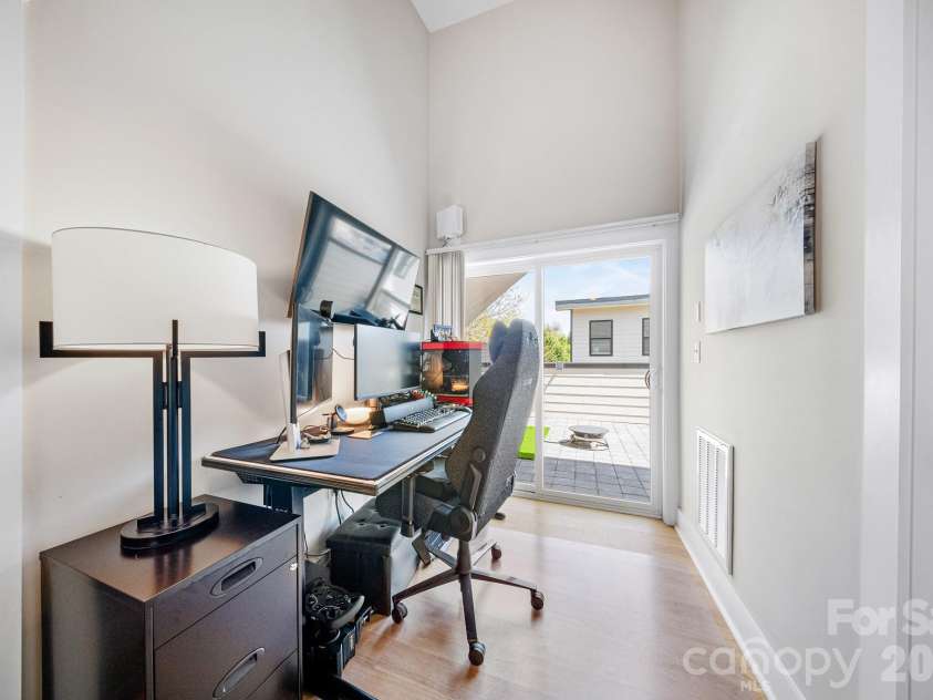 1115 Greenleaf Avenue, Charlotte, NC 28202.  MLS# CAR4248840, YatesRealty ID 6007. Third Floor Office Creative Area
