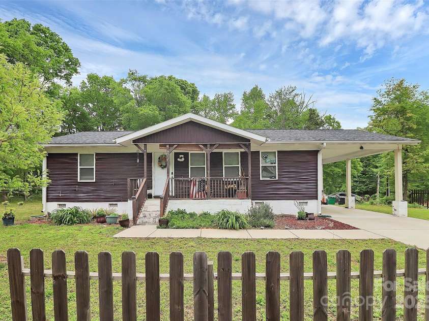 8301 Washington Boulevard, Charlotte, NC 28262.  MLS# CAR4242848, YatesRealty ID 6007. 
