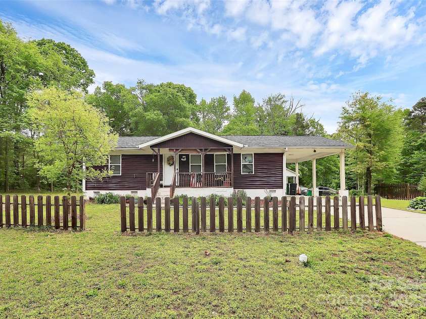 8301 Washington Boulevard, Charlotte, NC 28262.  MLS# CAR4242848, YatesRealty ID 6007. 