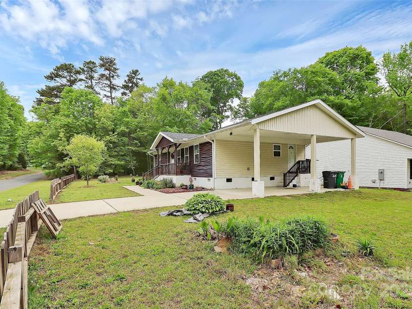 8301 Washington Boulevard, Charlotte, NC 28262.  MLS# CAR4242848, YatesRealty ID 6007. 