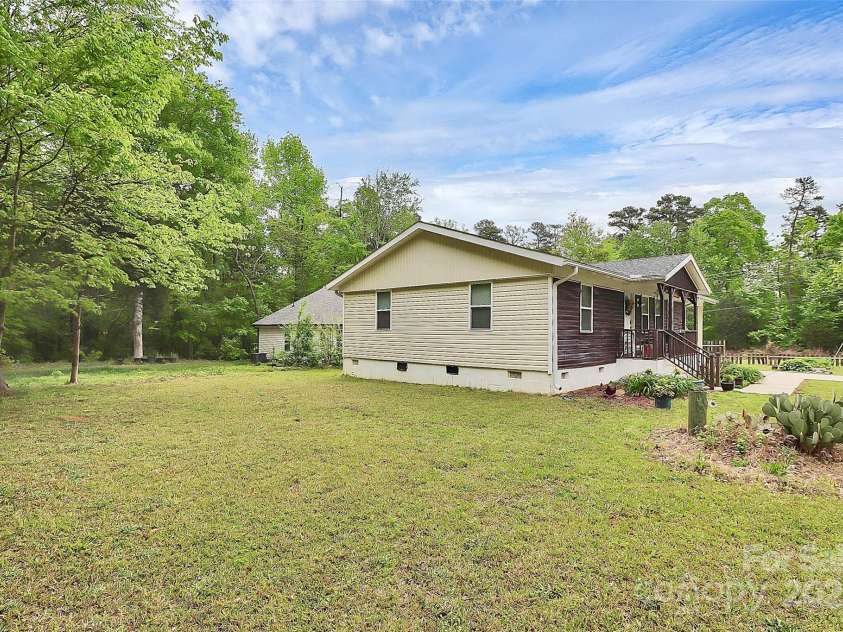 8301 Washington Boulevard, Charlotte, NC 28262.  MLS# CAR4242848, YatesRealty ID 6007. 