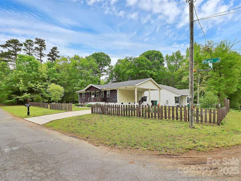 8301 Washington Boulevard, Charlotte, NC 28262.  MLS# CAR4242848, YatesRealty ID 6007. 