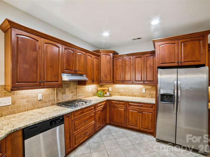 8310 Glacier Drive, Denver, NC 28037.  MLS# CAR4342981, YatesRealty ID 6008. 