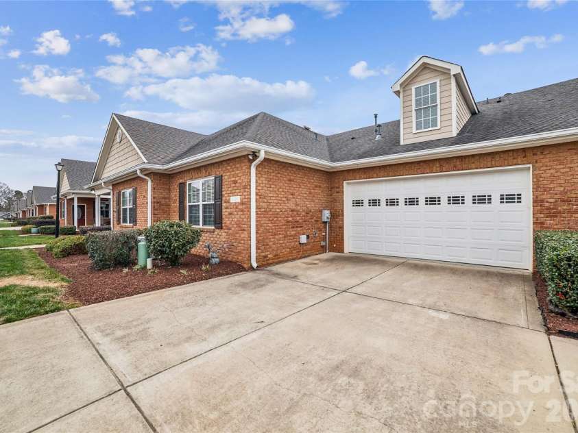 8310 Glacier Drive, Denver, NC 28037.  MLS# CAR4342981, YatesRealty ID 6008. Spacious 2 Car Garage