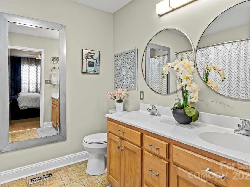 3757 Fieldhaven Court, Maiden, NC 28650.  MLS# CAR4226072, YatesRealty ID 6009. Double vanities in primary bath