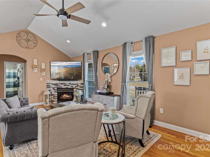 3757 Fieldhaven Court, Maiden, NC 28650.  MLS# CAR4226072, YatesRealty ID 6009. Gas fireplace