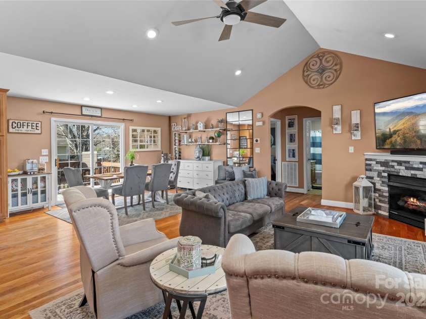 3757 Fieldhaven Court, Maiden, NC 28650.  MLS# CAR4226072, YatesRealty ID 6009. Open floor plan