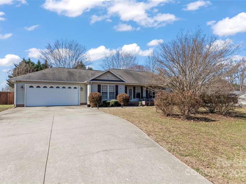 3757 Fieldhaven Court, Maiden, NC 28650.  MLS# CAR4226072, YatesRealty ID 6009. Welcome Home !!
