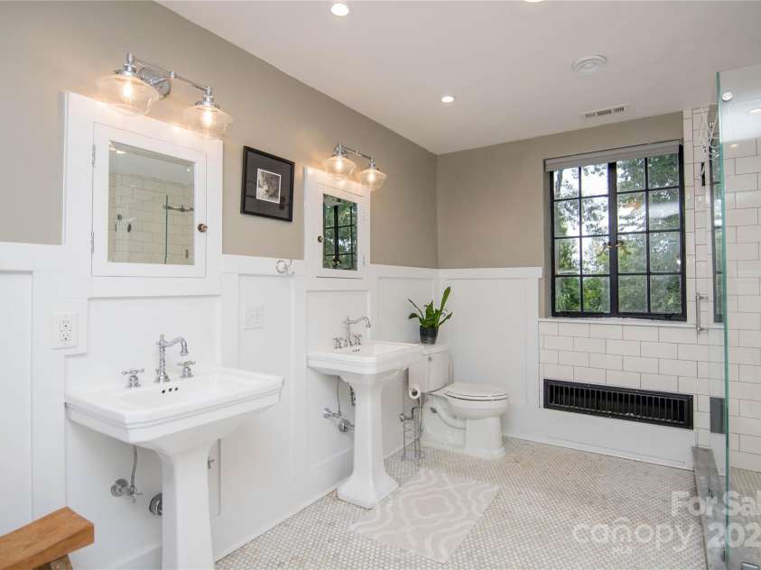 1220 Piedmont Avenue, Kings Mountain, NC 28086.  MLS# CAR4276152, YatesRealty ID 601. Upper Floor Bath