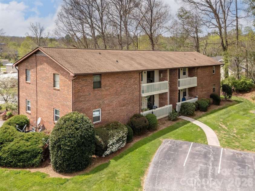 103 Oakwood Place, Hendersonville, NC 28792.  MLS# CAR4363968, YatesRealty ID 6010. Front view