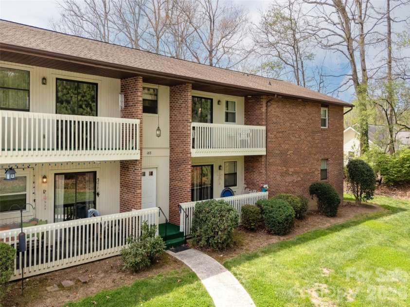 103 Oakwood Place, Hendersonville, NC 28792.  MLS# CAR4363968, YatesRealty ID 6010. Front View