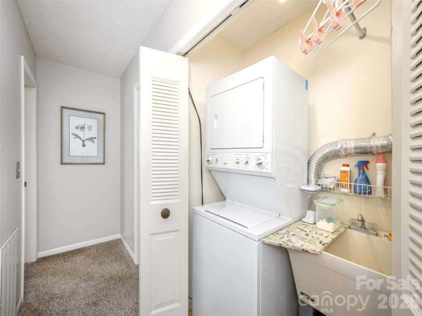 103 Oakwood Place, Hendersonville, NC 28792.  MLS# CAR4363968, YatesRealty ID 6010. Laundry