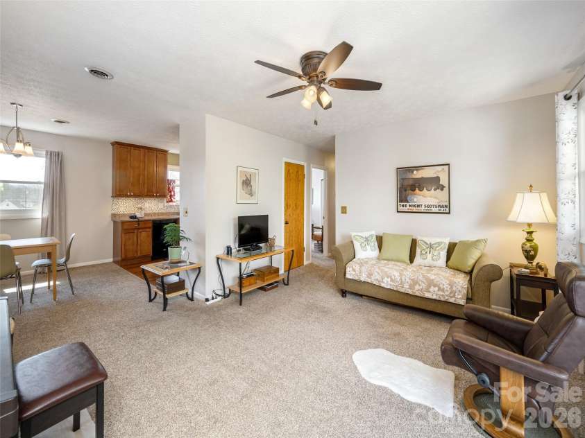 103 Oakwood Place, Hendersonville, NC 28792.  MLS# CAR4363968, YatesRealty ID 6010. Open living area