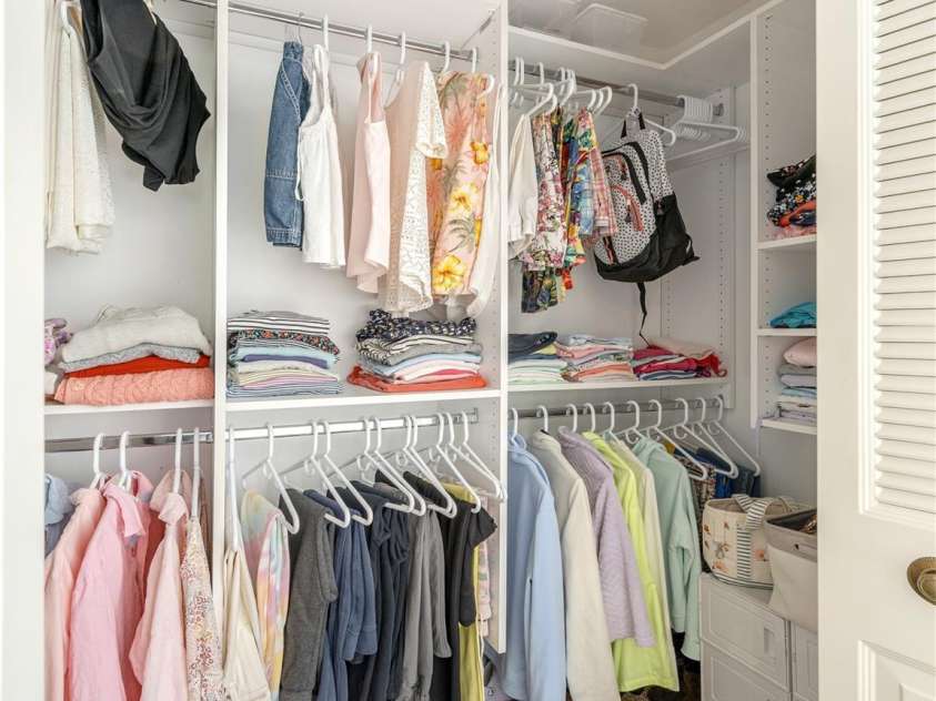 103 Oakwood Place, Hendersonville, NC 28792.  MLS# CAR4363968, YatesRealty ID 6010. Primary walk-in closet