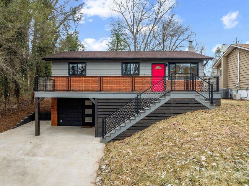 453 Riverview Drive, Asheville, NC 28806.  MLS# CAR4213246, YatesRealty ID 6012. 