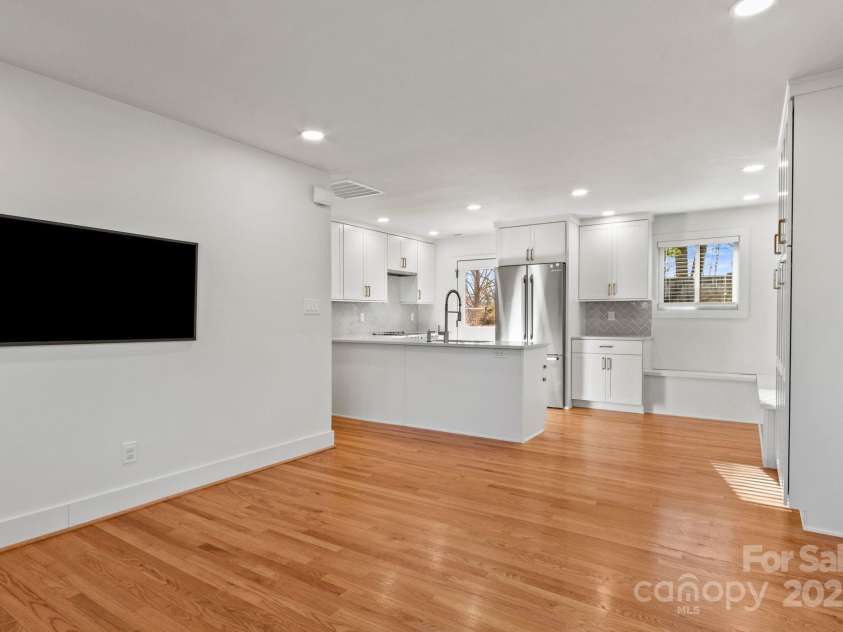 453 Riverview Drive, Asheville, NC 28806.  MLS# CAR4213246, YatesRealty ID 6012. 