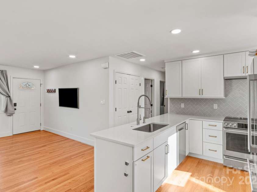 453 Riverview Drive, Asheville, NC 28806.  MLS# CAR4213246, YatesRealty ID 6012. 