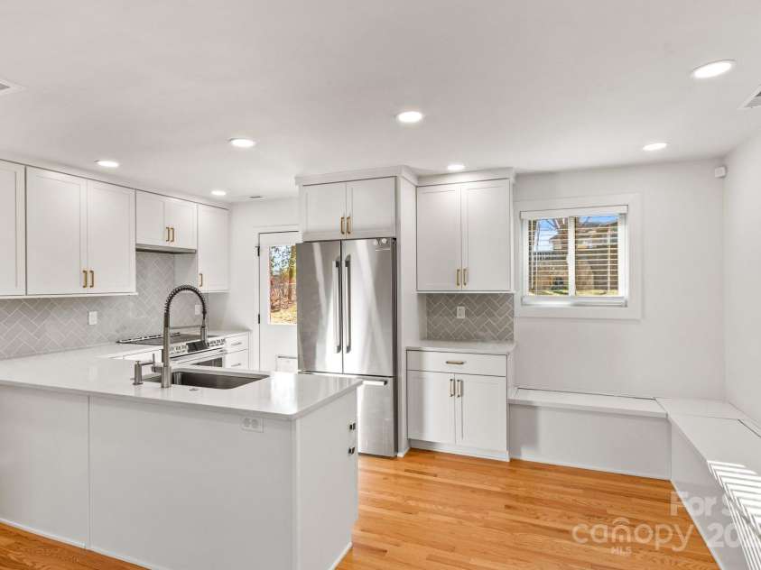 453 Riverview Drive, Asheville, NC 28806.  MLS# CAR4213246, YatesRealty ID 6012. 