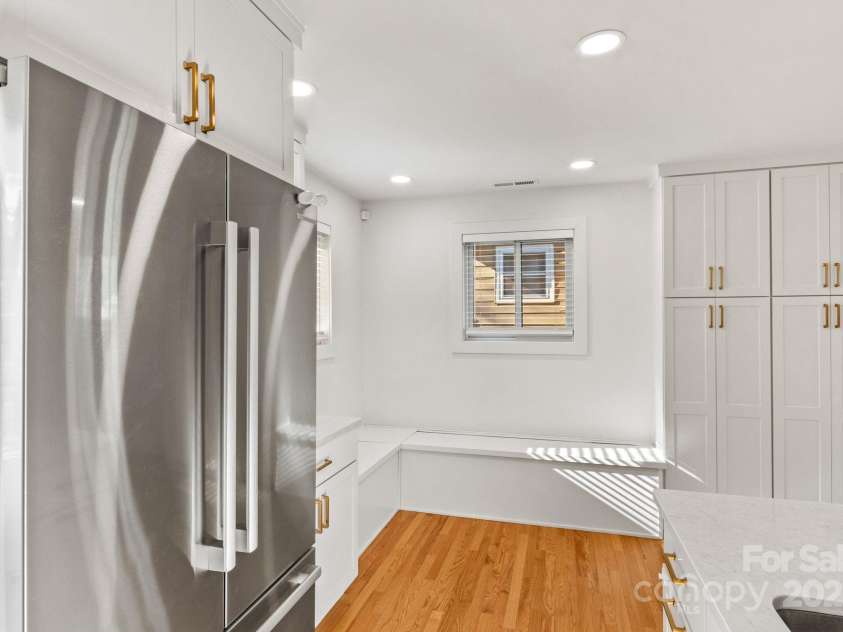 453 Riverview Drive, Asheville, NC 28806.  MLS# CAR4213246, YatesRealty ID 6012. 