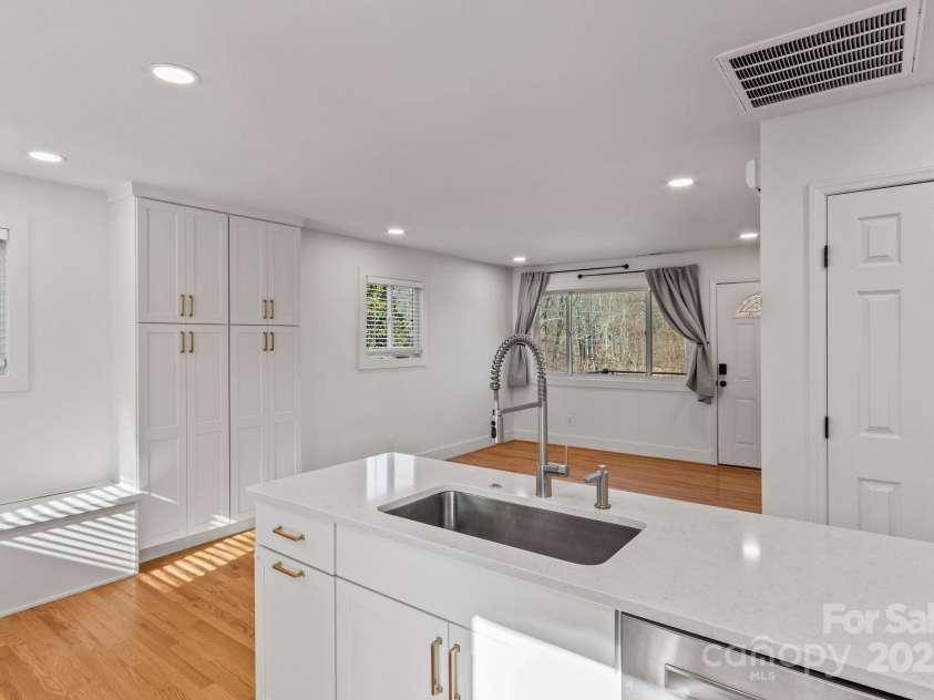 453 Riverview Drive, Asheville, NC 28806.  MLS# CAR4213246, YatesRealty ID 6012. 