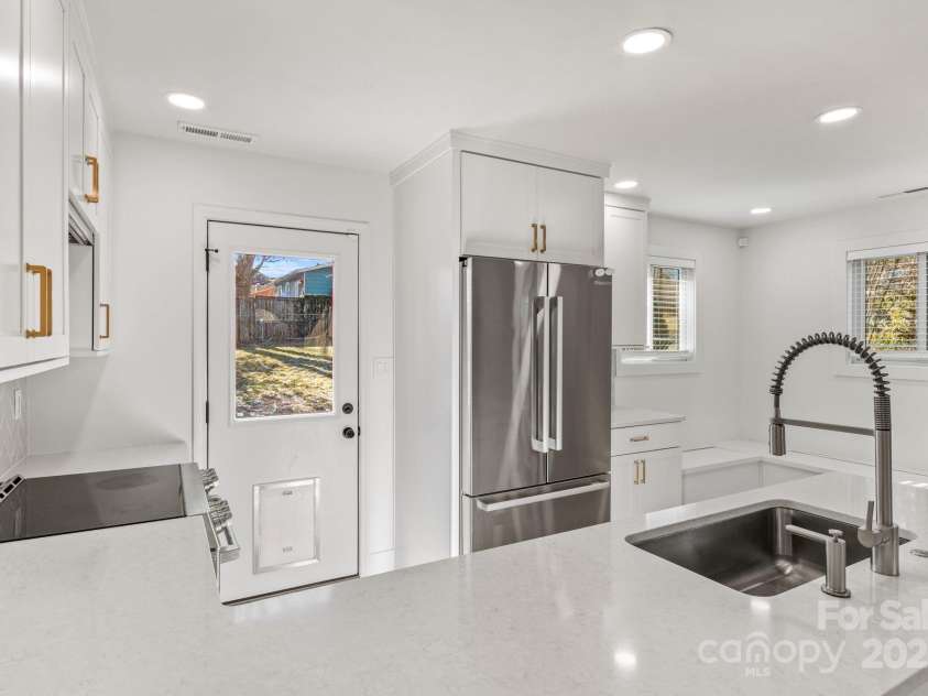 453 Riverview Drive, Asheville, NC 28806.  MLS# CAR4213246, YatesRealty ID 6012. 