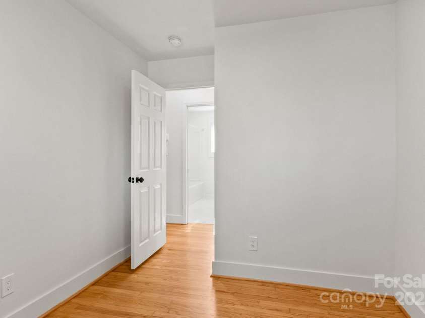 453 Riverview Drive, Asheville, NC 28806.  MLS# CAR4213246, YatesRealty ID 6012. 