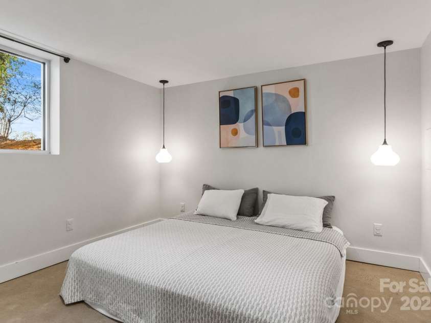 453 Riverview Drive, Asheville, NC 28806.  MLS# CAR4213246, YatesRealty ID 6012. 