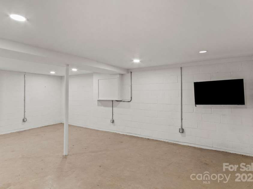 453 Riverview Drive, Asheville, NC 28806.  MLS# CAR4213246, YatesRealty ID 6012. 