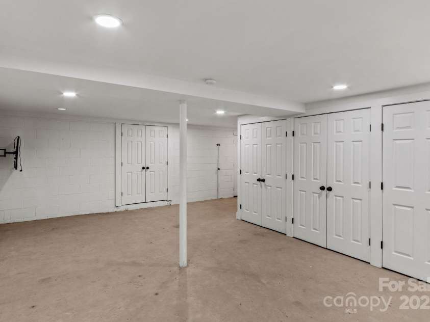 453 Riverview Drive, Asheville, NC 28806.  MLS# CAR4213246, YatesRealty ID 6012. 