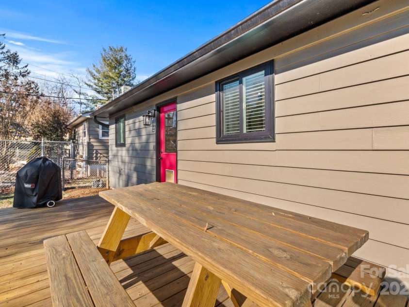 453 Riverview Drive, Asheville, NC 28806.  MLS# CAR4213246, YatesRealty ID 6012. 