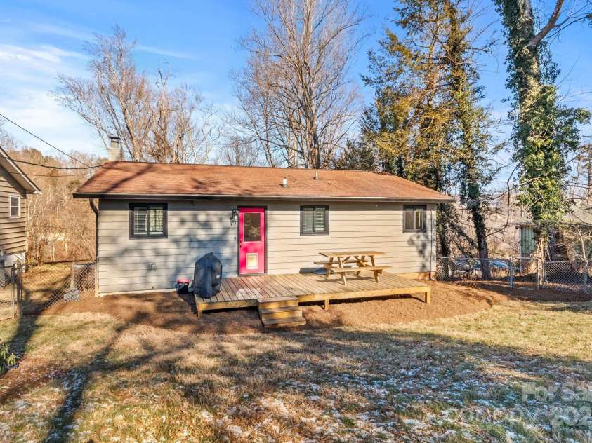 453 Riverview Drive, Asheville, NC 28806.  MLS# CAR4213246, YatesRealty ID 6012. 