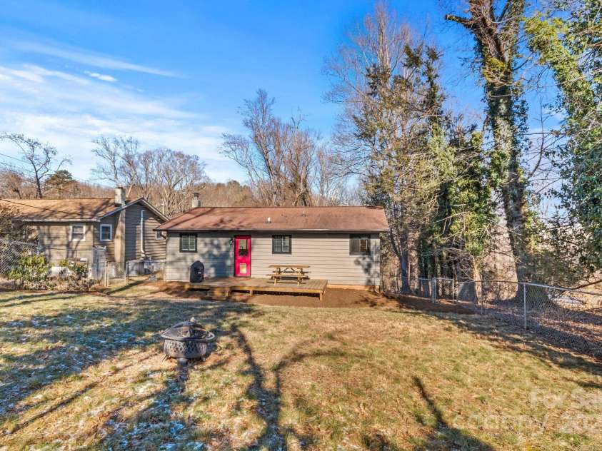 453 Riverview Drive, Asheville, NC 28806.  MLS# CAR4213246, YatesRealty ID 6012. 