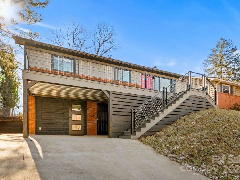 453 Riverview Drive, Asheville, NC 28806.  MLS# CAR4213246, YatesRealty ID 6012. 