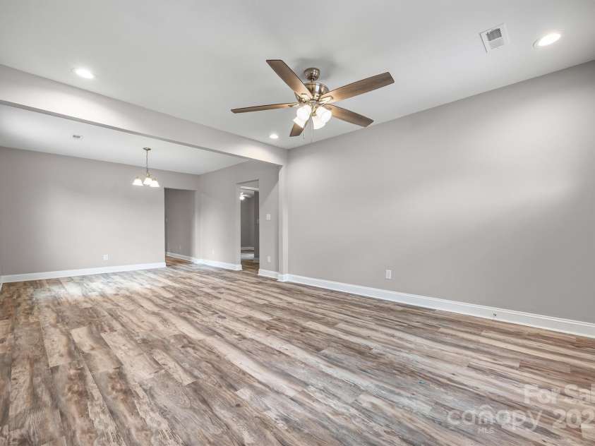 560 Walnut Street, Rock Hill, SC 29730.  MLS# CAR4305950, YatesRealty ID 6013. 
