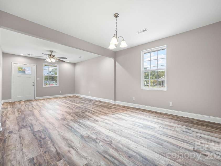 560 Walnut Street, Rock Hill, SC 29730.  MLS# CAR4305950, YatesRealty ID 6013. 