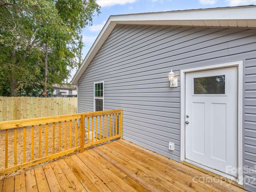 560 Walnut Street, Rock Hill, SC 29730.  MLS# CAR4305950, YatesRealty ID 6013. 