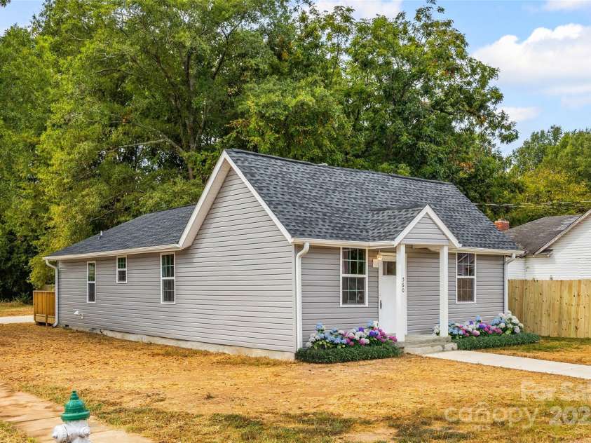560 Walnut Street, Rock Hill, SC 29730.  MLS# CAR4305950, YatesRealty ID 6013. 