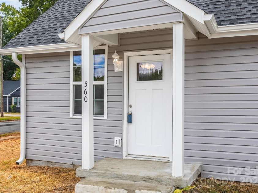 560 Walnut Street, Rock Hill, SC 29730.  MLS# CAR4305950, YatesRealty ID 6013. 