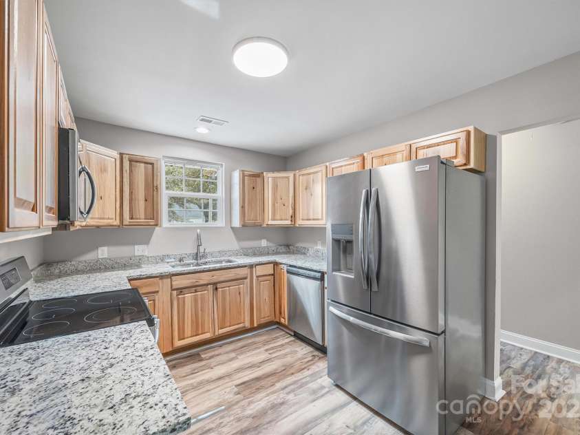 560 Walnut Street, Rock Hill, SC 29730.  MLS# CAR4305950, YatesRealty ID 6013. 