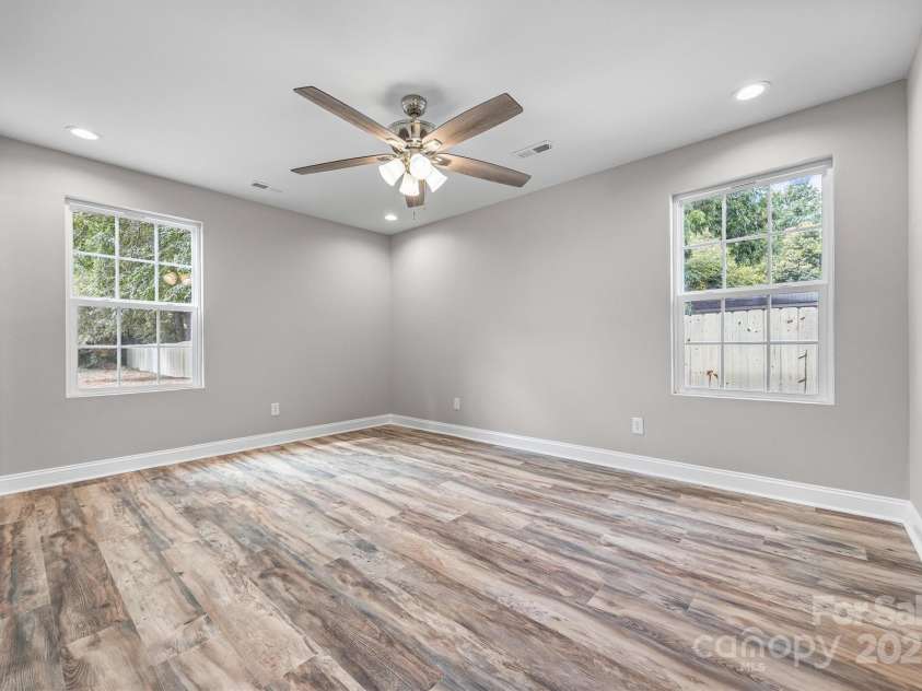 560 Walnut Street, Rock Hill, SC 29730.  MLS# CAR4305950, YatesRealty ID 6013. 