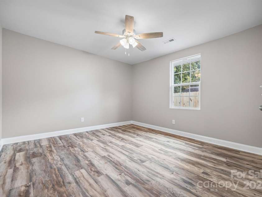 560 Walnut Street, Rock Hill, SC 29730.  MLS# CAR4305950, YatesRealty ID 6013. 