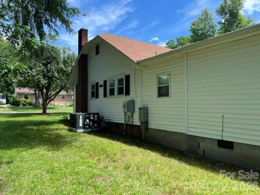 691 Harris Street, Concord, NC 28025.  MLS# CAR4385532, YatesRealty ID 6014. 