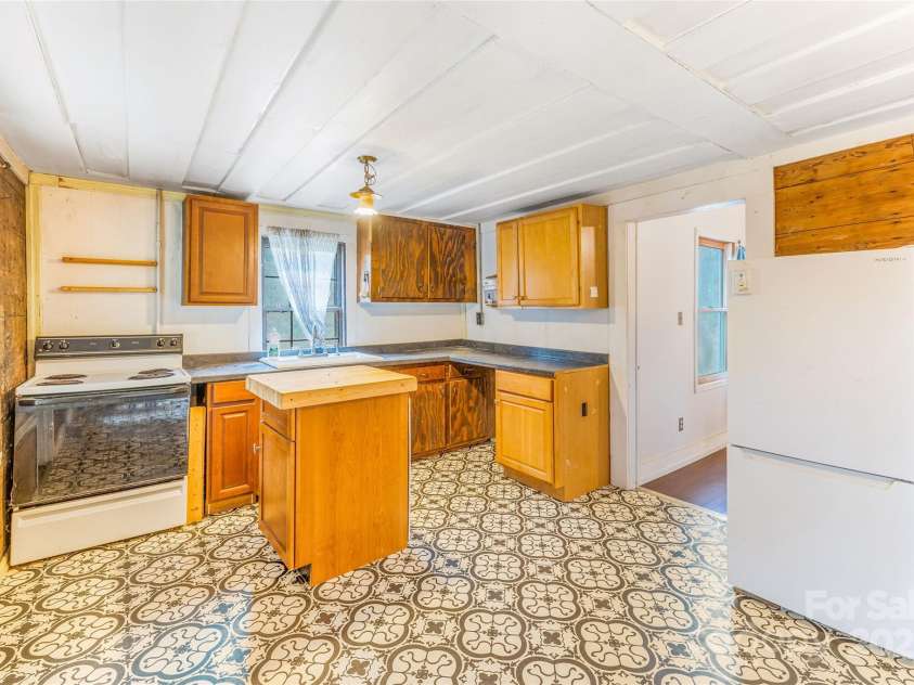 1 Mustang Drive, Leicester, NC 28748.  MLS# CAR4327824, YatesRealty ID 6015. Kitchen/Dining 